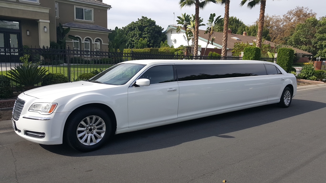 Chrysler 300 Limo Exterior