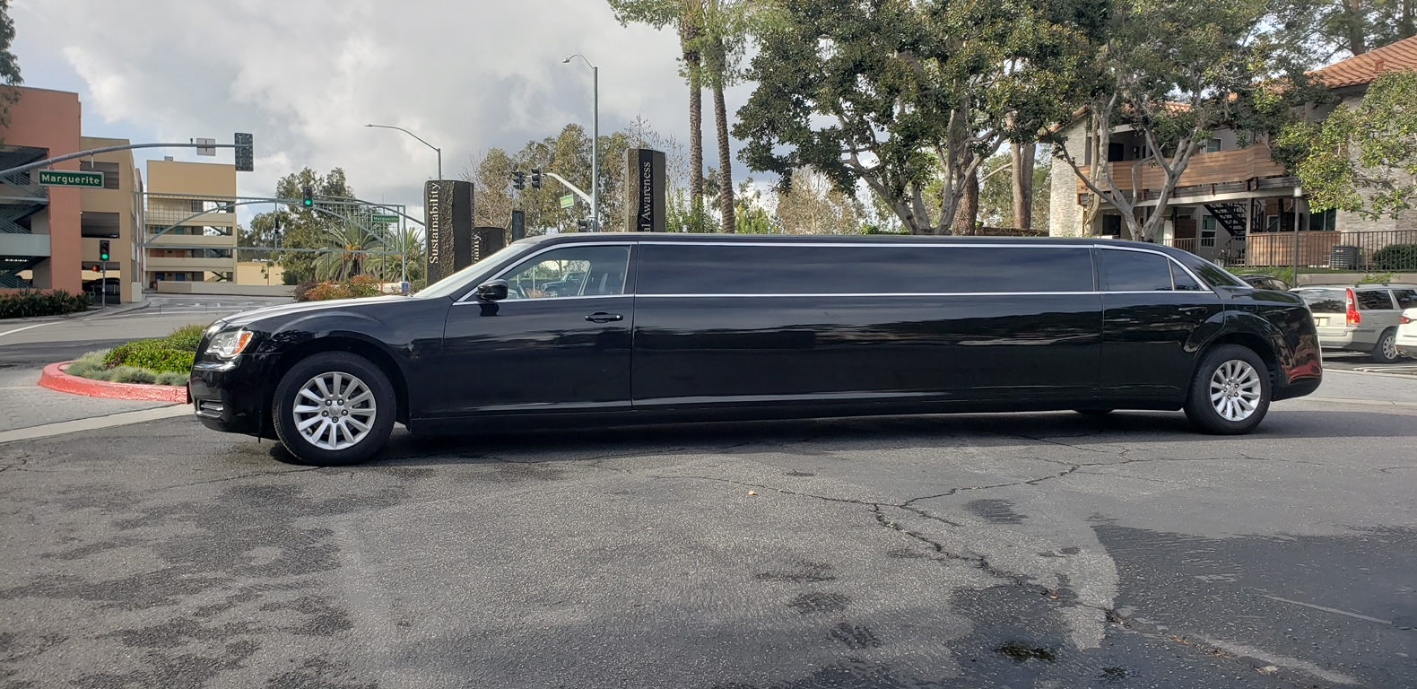 Stretch SUV Limo Exterior